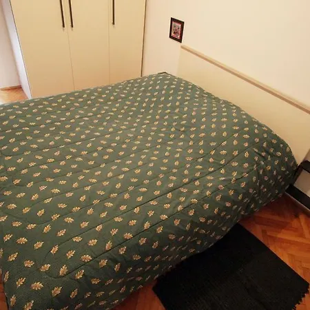 Apartment Hana *